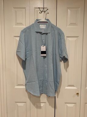 Men's Light Blue Short Sleeve Button-Down Shirt - Performance Stretch